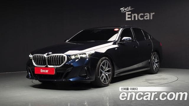 BMW 5 Series — фото 1