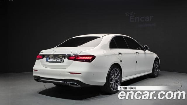 Mercedes-Benz E-Class — фото 1