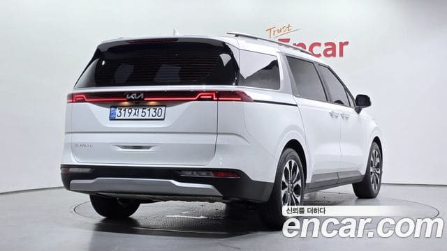 Kia Carnival — фото 1