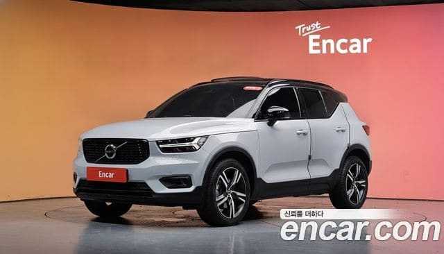 Volvo XC40 — фото 1