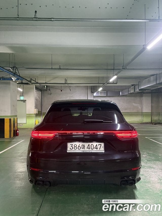 Porsche Cayenne — фото 1