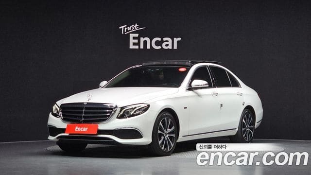 Mercedes-Benz E-Class — фото 1