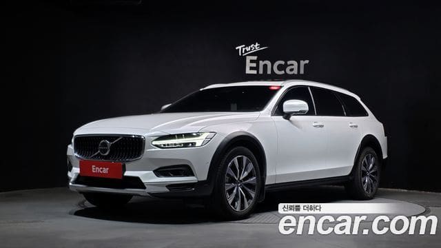 Volvo V90 Cross Country — фото 1