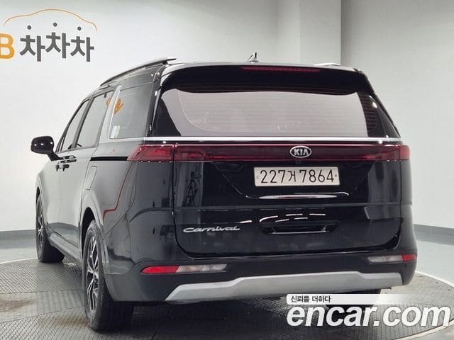 Kia Carnival — фото 1