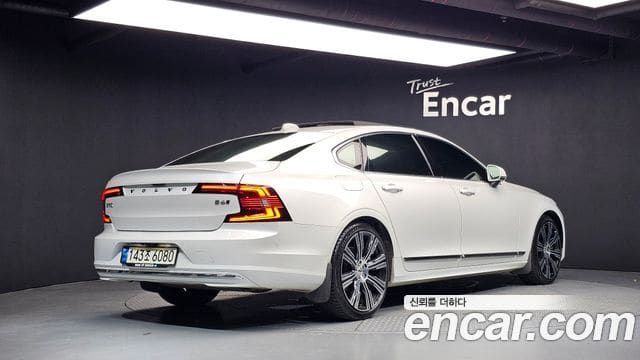 Volvo S90 — фото 1
