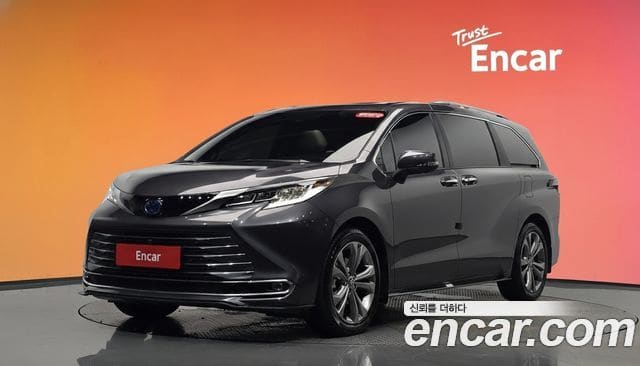 Toyota Sienna — фото 1