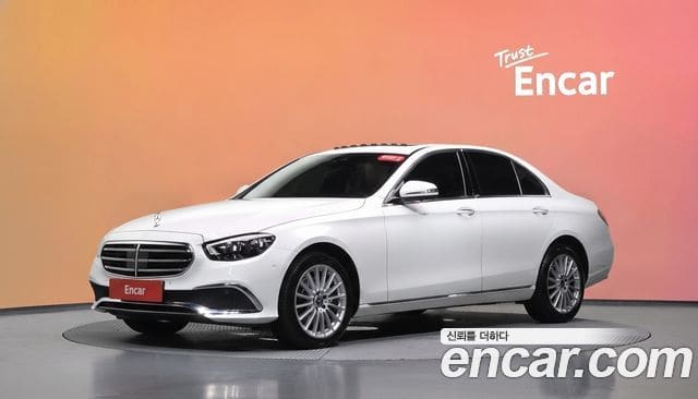 Mercedes-Benz E-Class — фото 1