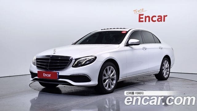 Mercedes-Benz E-Class — фото 1