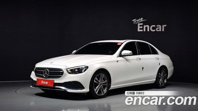 Mercedes-Benz E-Class — фото 1