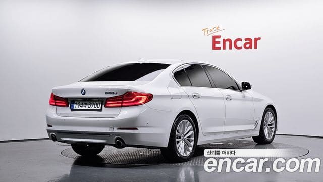 BMW 5 Series — фото 1