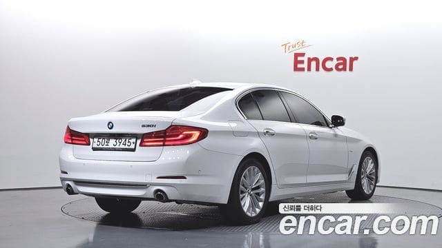 BMW 5 Series — фото 1