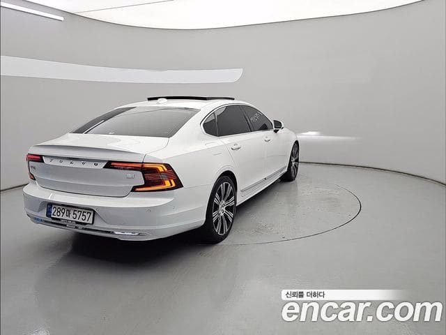 Volvo S90 — фото 1