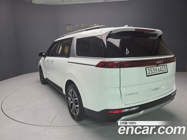 Kia Carnival — фото 1