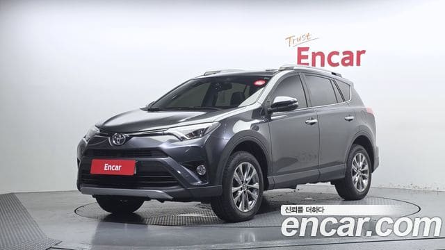 Toyota RAV4 — фото 1