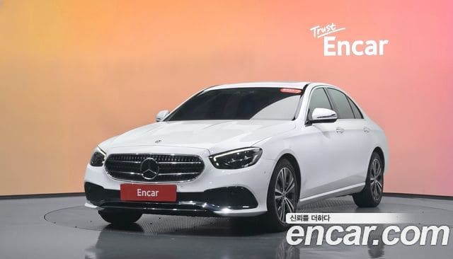 Mercedes-Benz E-Class — фото 1