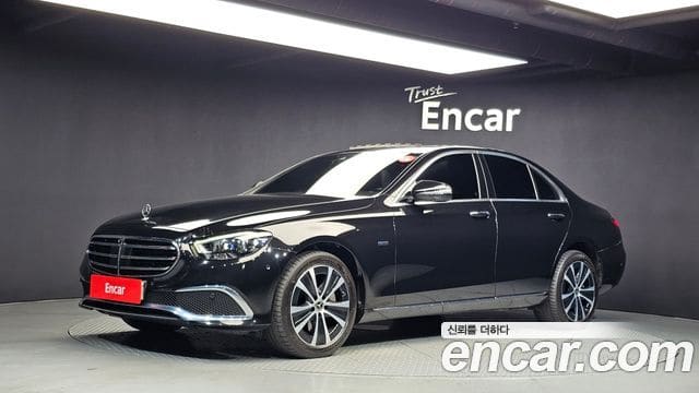 Mercedes-Benz E-Class — фото 1