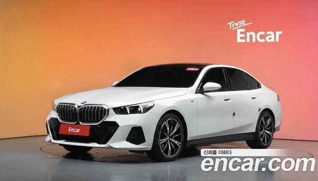 BMW 5 Series — фото 1