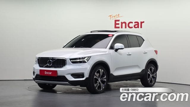 Volvo XC40 — фото 1