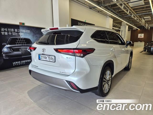 Toyota Highlander — фото 1