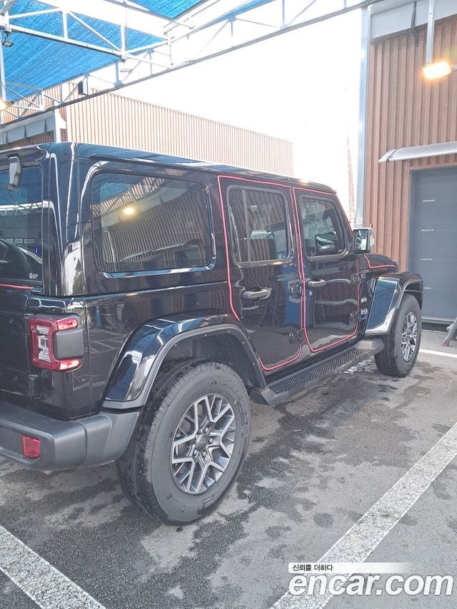 Jeep Wrangler — фото 1