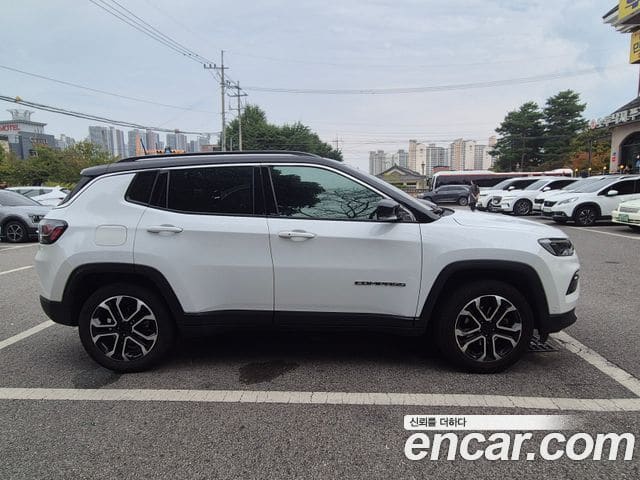 Jeep Compass — фото 1