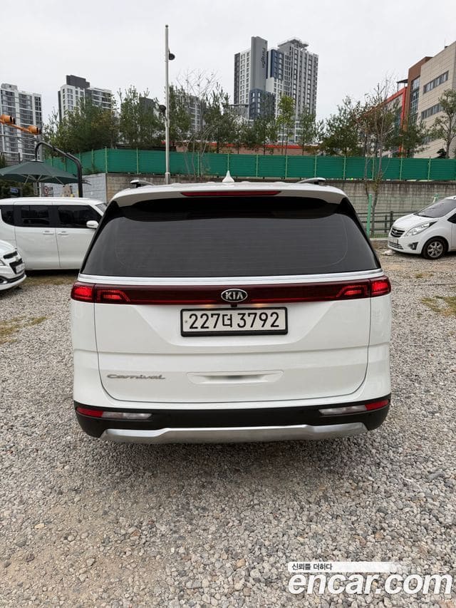 Kia Carnival — фото 1