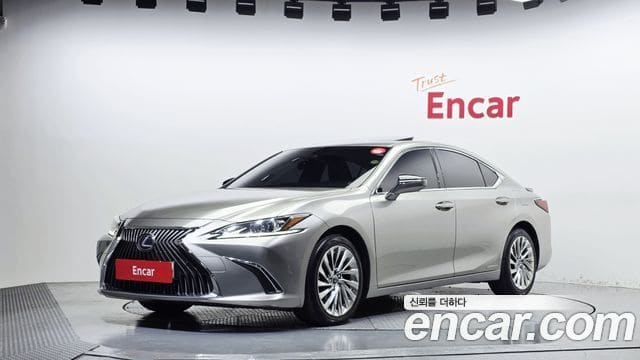 Lexus ES300h — фото 1