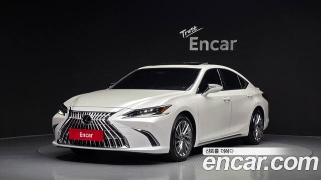 Lexus ES300h — фото 1