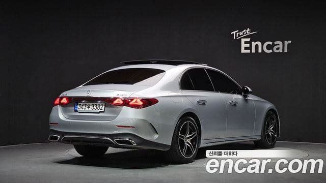 Mercedes-Benz E-Class — фото 1