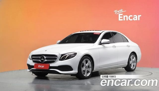 Mercedes-Benz E-Class — фото 1