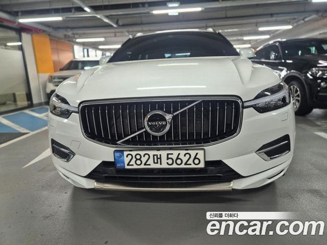 Volvo XC60 — фото 1