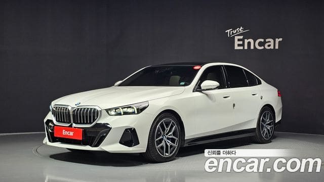 BMW 5 Series — фото 1