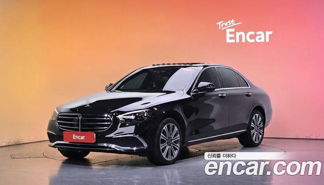Mercedes-Benz E-Class — фото 1