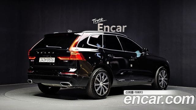 Volvo XC60 — фото 1