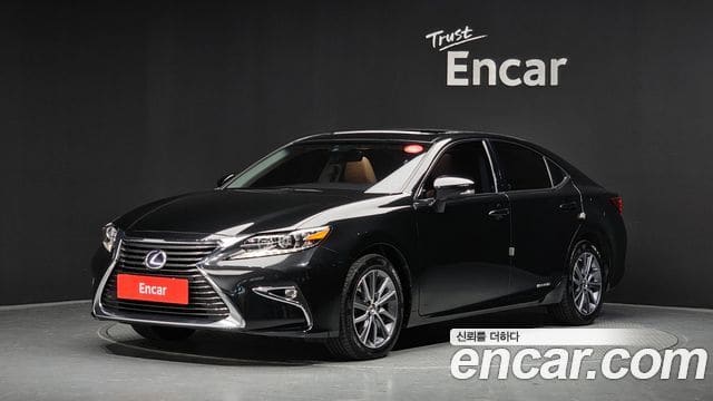 Lexus ES300h — фото 1