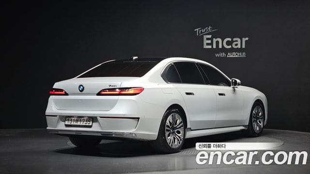 BMW 7 Series — фото 1