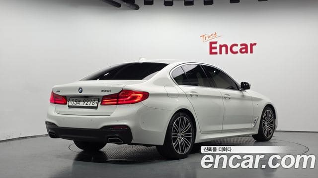 BMW 5 Series — фото 1