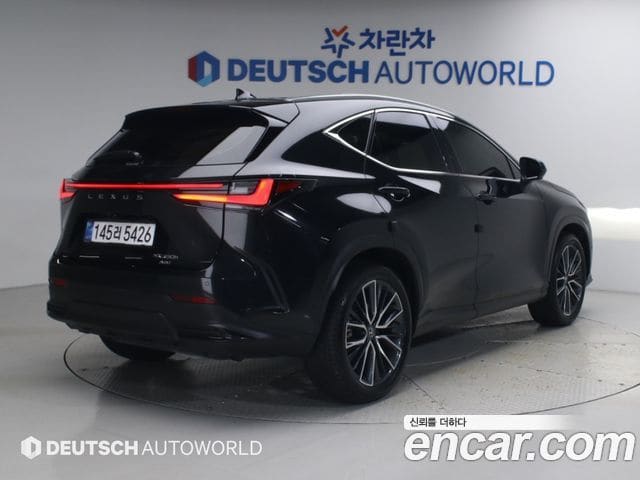 Lexus NX350h — фото 1