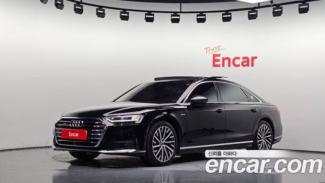 Audi A8 — фото 1