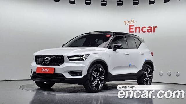 Volvo XC40 — фото 1