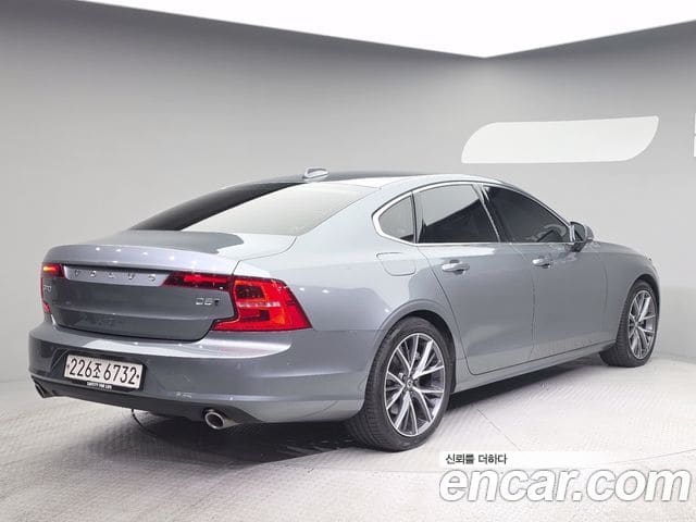 Volvo S90 — фото 1
