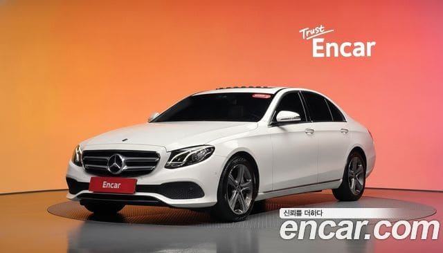 Mercedes-Benz E-Class — фото 1