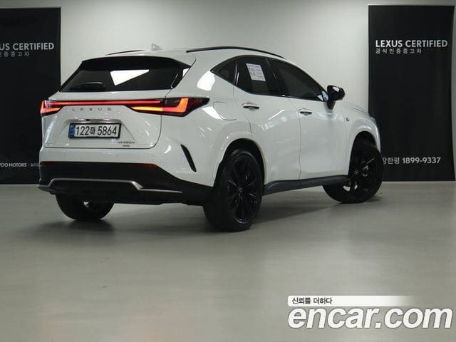 Lexus NX450h+ — фото 1