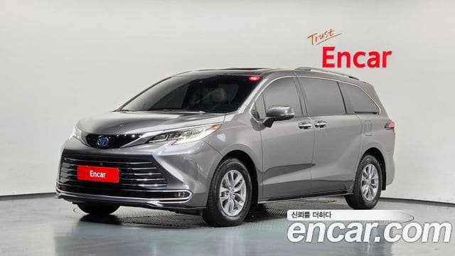 Toyota Sienna — фото 1