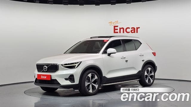 Volvo XC40 — фото 1