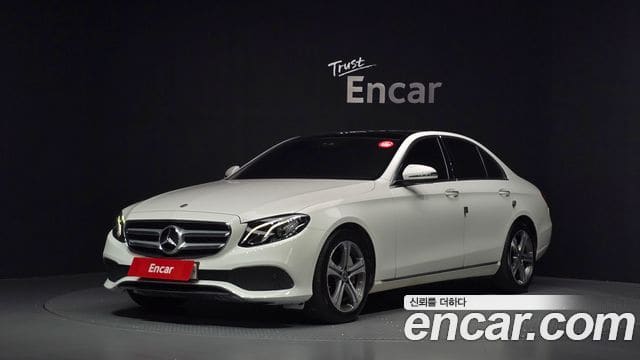 Mercedes-Benz E-Class — фото 1