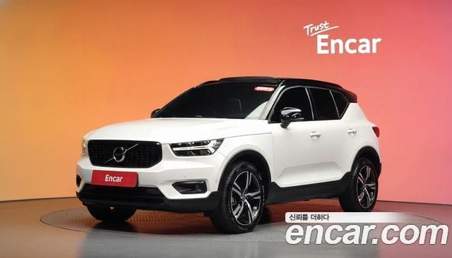 Volvo XC40 — фото 1