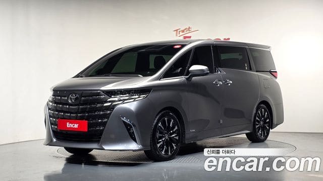 Toyota Alphard — фото 1
