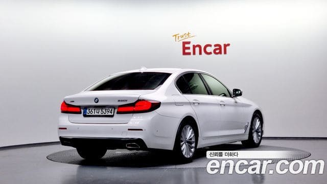 BMW 5 Series — фото 1