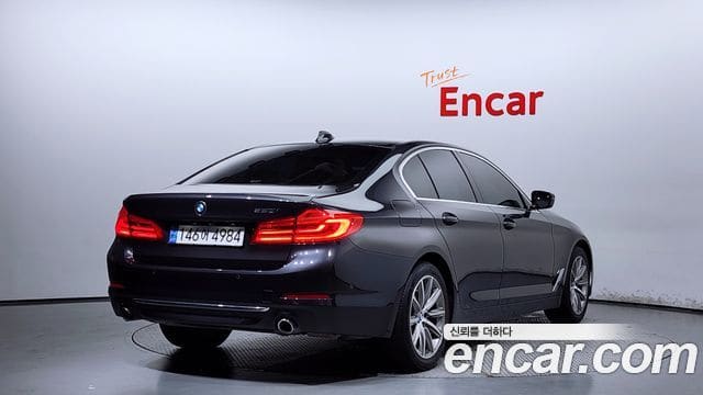 BMW 5 Series — фото 1